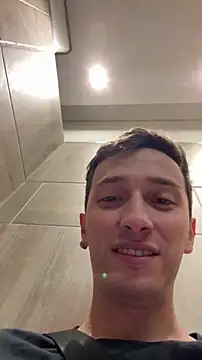 Thiago_Jones1: διαδικτυακό σόου στην κάμερα