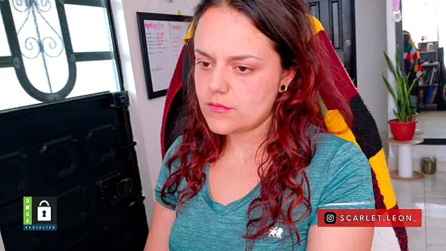Scarletleon77 live XXX chat