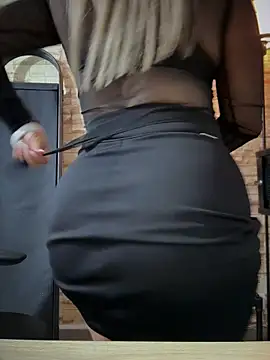 _Abril-Office1 Webcam-Show