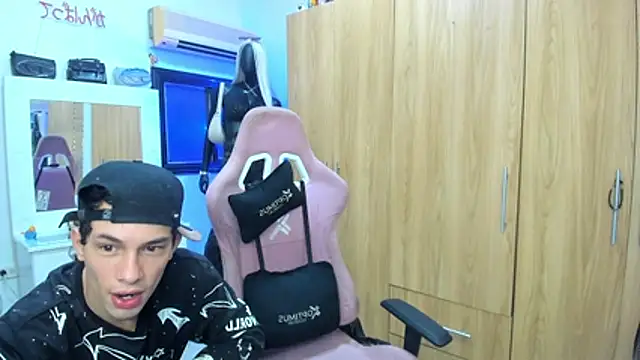 Chatroom XXX en direct de Pride_couple