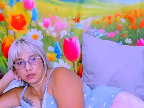 indianroxy Adlı Modelin Canlı XXX Sohbeti