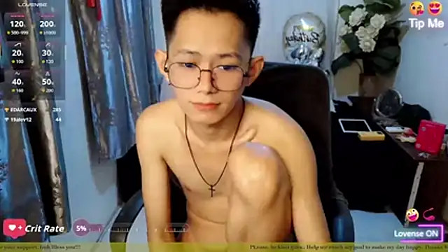 צ'אט XXX בשידור חי של UrAsian_Playboy69