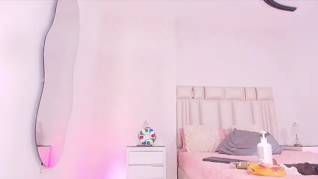 alanarose18 Adlı Modelin Canlı XXX Sohbeti