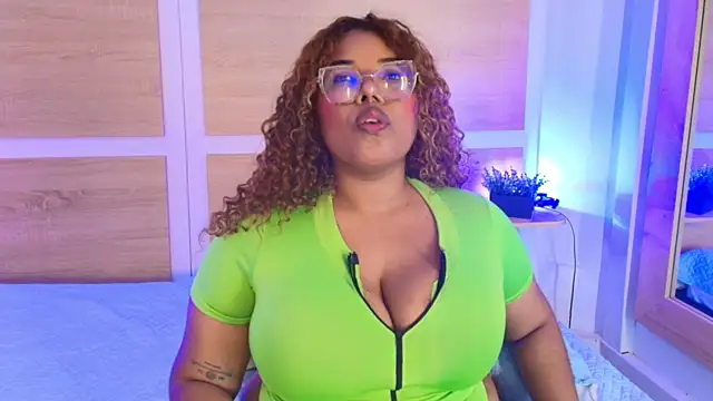 Your_big_ebony_goddness' Live XXX Chat
