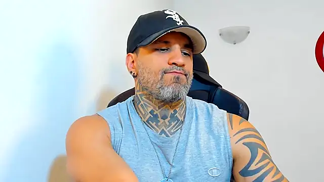JoshRigby Chat XXX in diretta