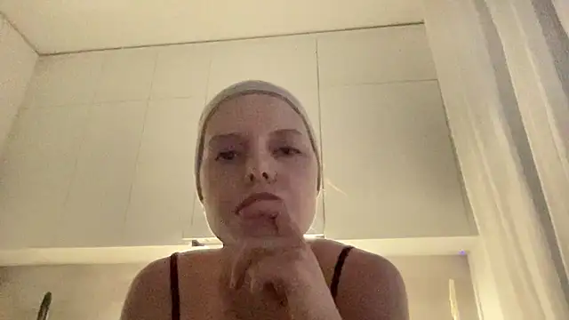 Chat +18 de Rayonaa ao vivo