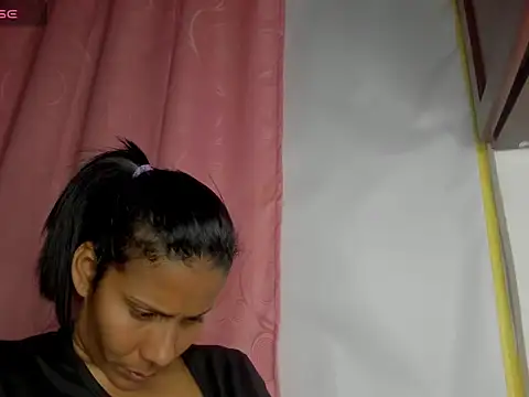 Chat +18 de NENITA_HOTT ao vivo