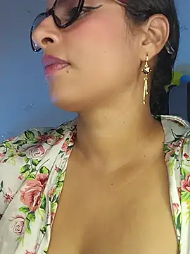 Alizon_1's Live XXX Chat