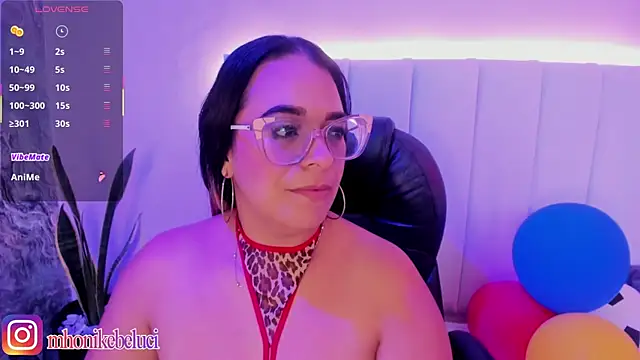 MHONIKBELUCCI Adlı Modelin Canlı XXX Sohbeti