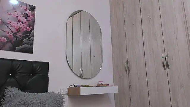 pinky_f00x's Live XXX Chat