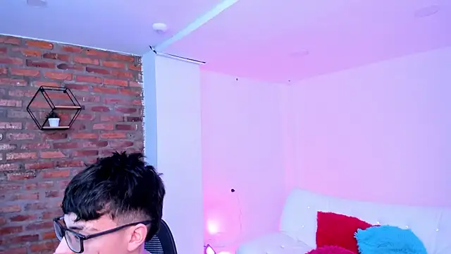 Spaceboys18's Live XXX Chat