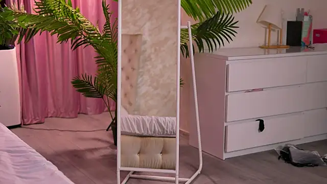 LalaRoze élő XXX-chatje