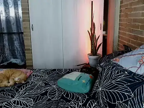 sweet-little's Live XXX Chat