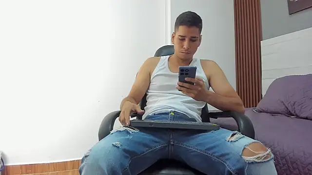 Mauro_boy Live XXX-Chat