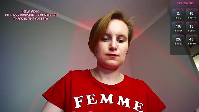 צ'אט XXX בשידור חי של KinkyMissCherry