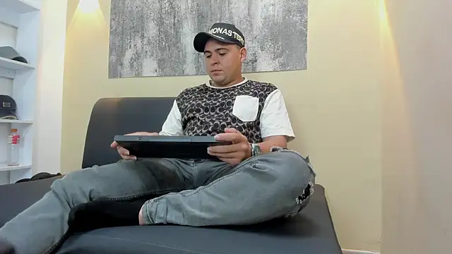 Chatroom XXX en direct de THEO_WOOD3
