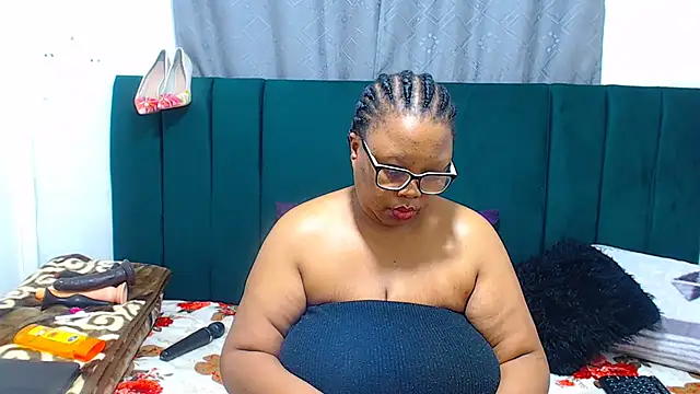 BUSTYTUMIXX23's Live XXX Chat