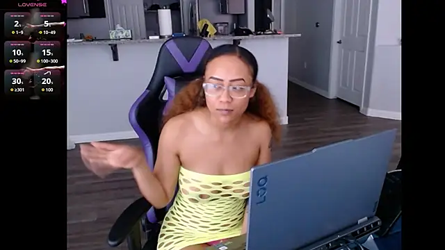ReeseZen's Live XXX Chat