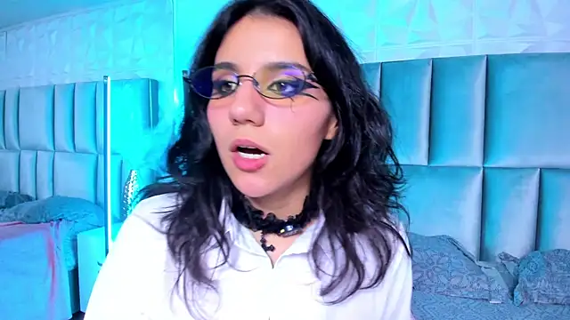 HollyPeach Adlı Modelin Canlı XXX Sohbeti