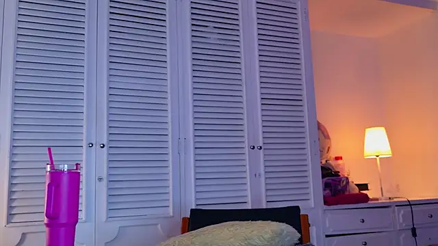 Živý XXX chat Adel_Nesbiit