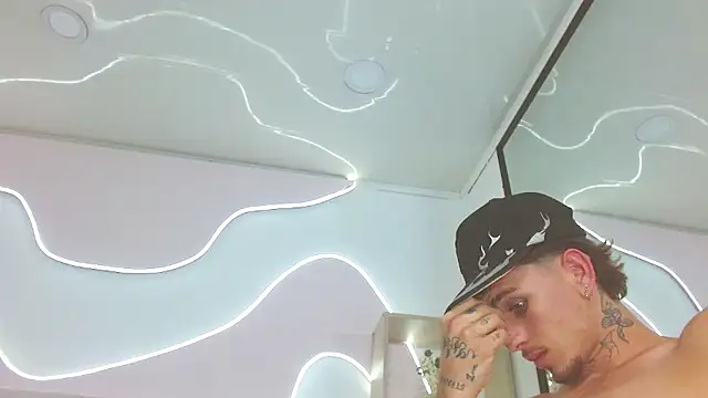 Czat XXX na żywo – DanntheStiff