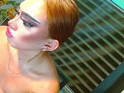 HOLLYWOOD_QUEEN_88 live XXX chat