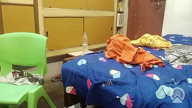 manustripjob: διαδικτυακό σόου στην κάμερα