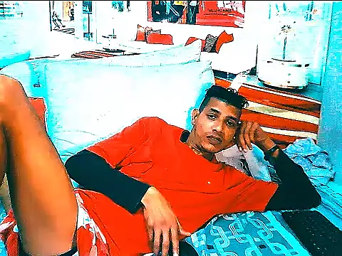 IndianSavageMale Adlı Modelin Canlı XXX Sohbeti