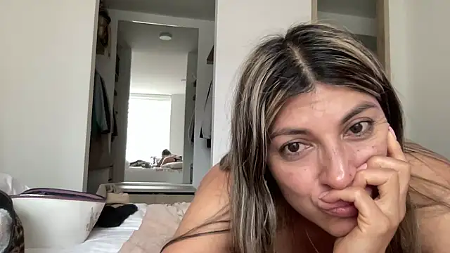 XXX chat uživo modela LunaBeya
