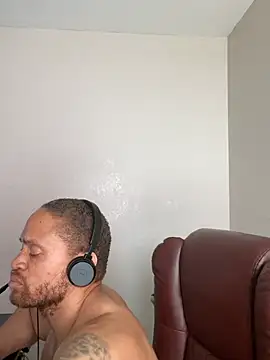 Fathero1time Adlı Modelin Canlı XXX Sohbeti