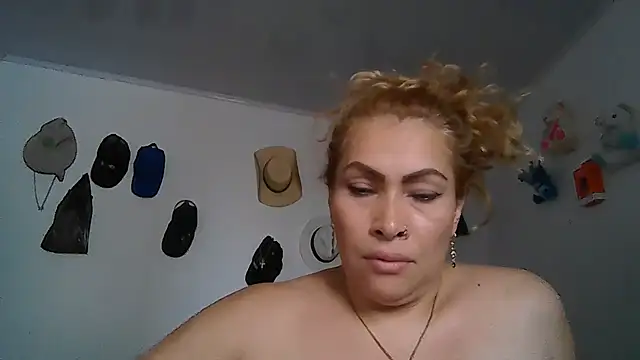 Layla-Astrum's Live XXX Chat