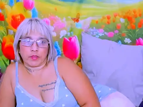 Chat +18 de indianroxy ao vivo