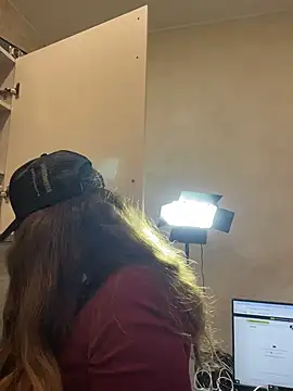 Онлайн чат XXX DienkaGreen
