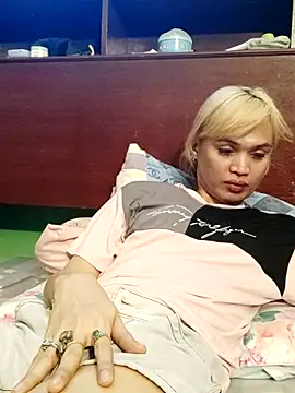 QueenSoreal Adlı Modelin Canlı XXX Sohbeti