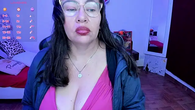 צ'אט XXX בשידור חי של esmeralda_milf