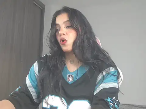ObeyVal's Live XXX Chat