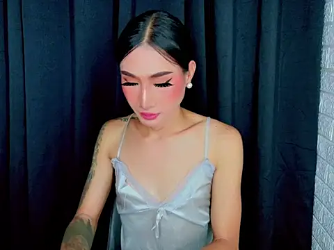 XXX chat uživo modela Transmedusaxxx