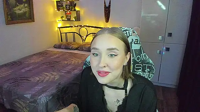 دردشة CrazyBitchInLace الجنسية المباشرة