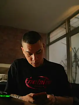 AlphaMasterXxx Chat XXX live