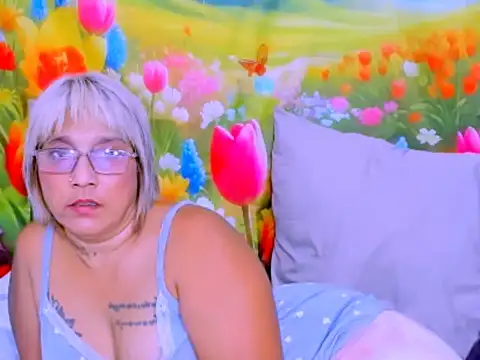 indianroxy's Live XXX Chat