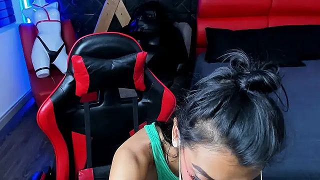 Chatroom XXX en direct de KarlaSlutSkinny__