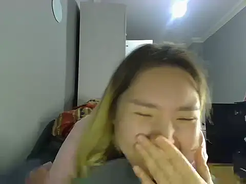 Vinoriaki's Live XXX Chat