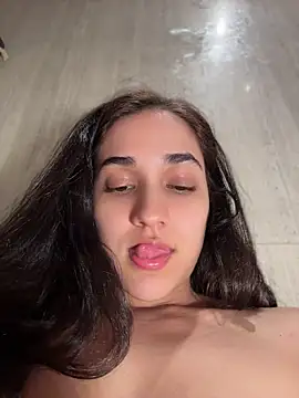 __amcutefatima: διαδικτυακό σόου στην κάμερα