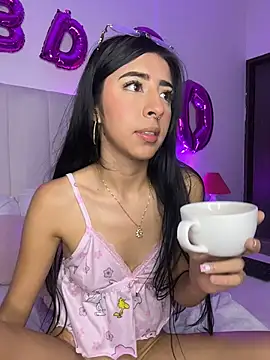 Mirandaa_Rogers' Live XXX Chat