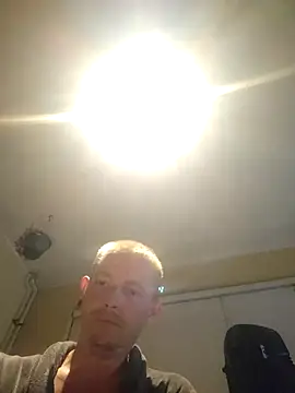 piercingpik Show in webcam