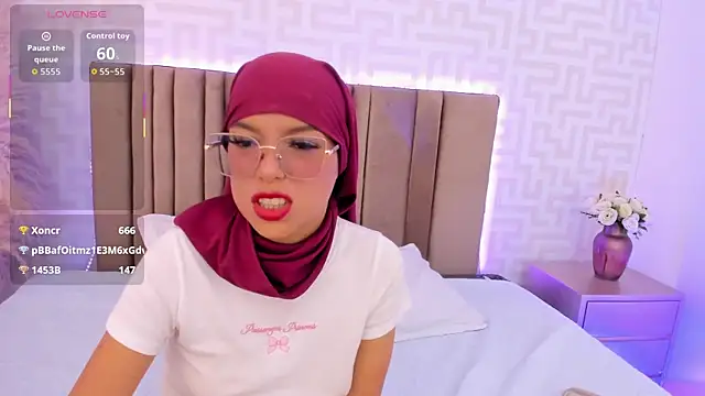 naishaa_'s Live XXX Chat