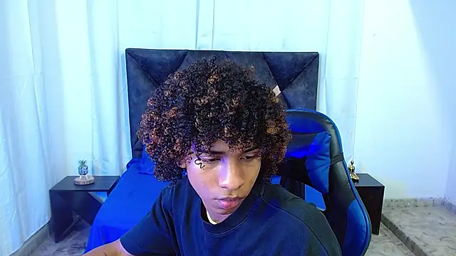 angelll18_'s Live XXX Chat