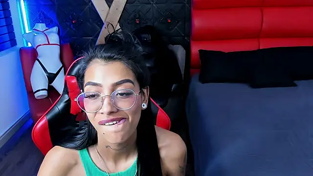 Czat XXX na żywo – KarlaSlutSkinny__