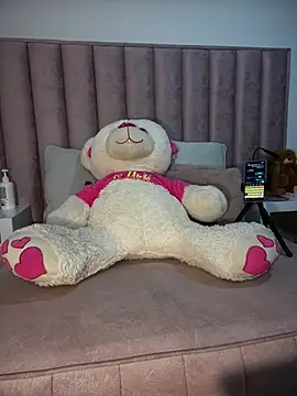 Chat +18 de Natural_BIGASS_Nina ao vivo