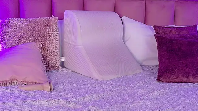 Chat +18 de NathyMiller ao vivo